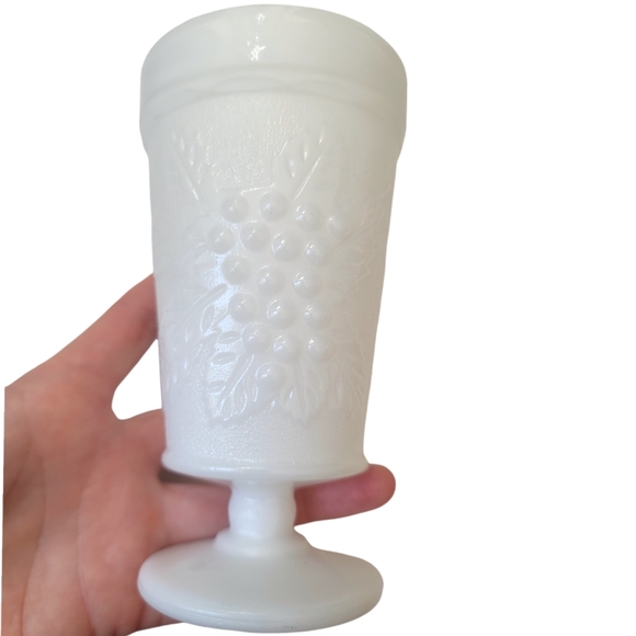 Vintage milk glass footed goblets set of 4 Anchor Hocking Indiana glass - Picture 4 of 4